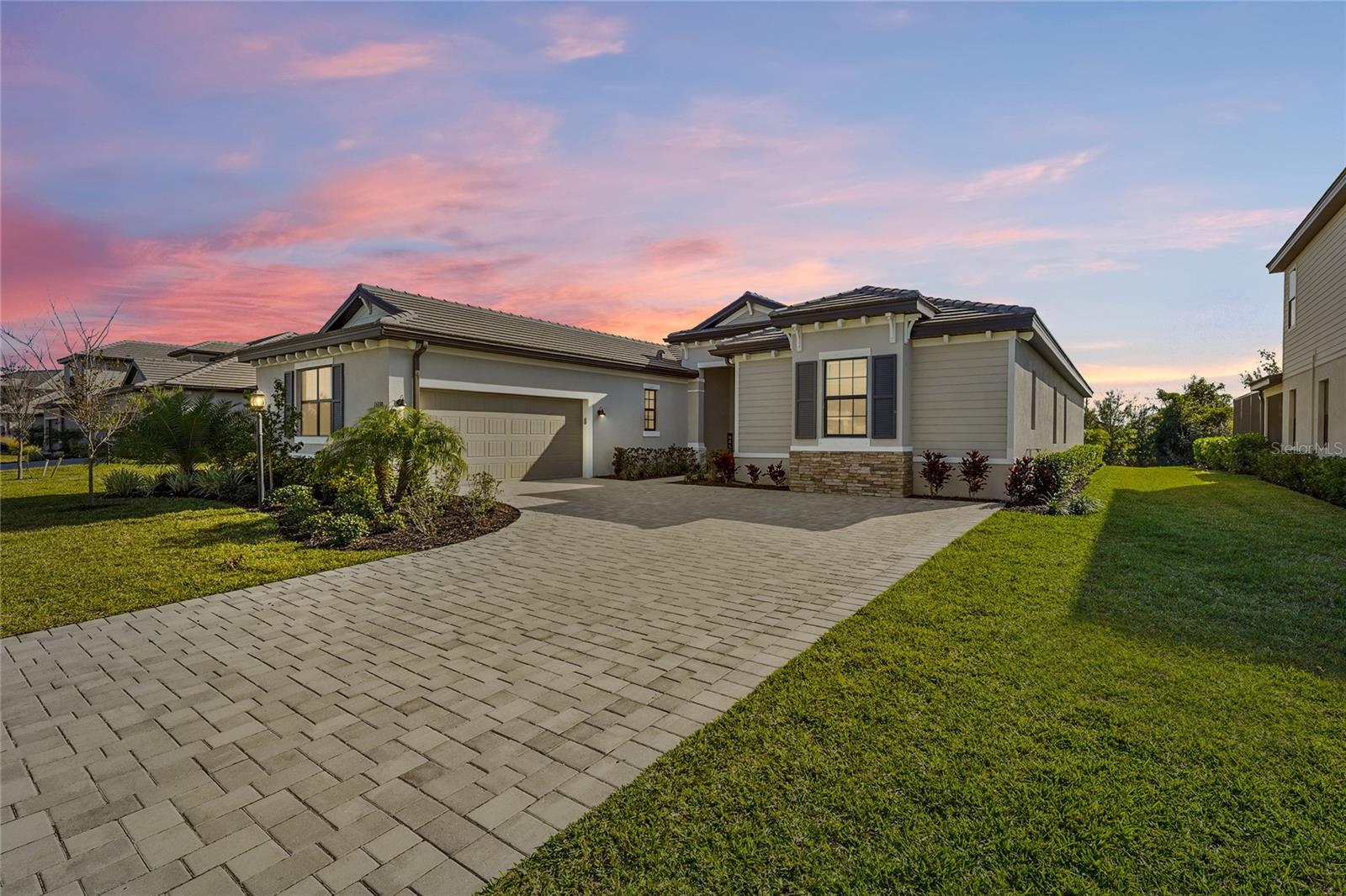 LORRAINE LAKES - Residential