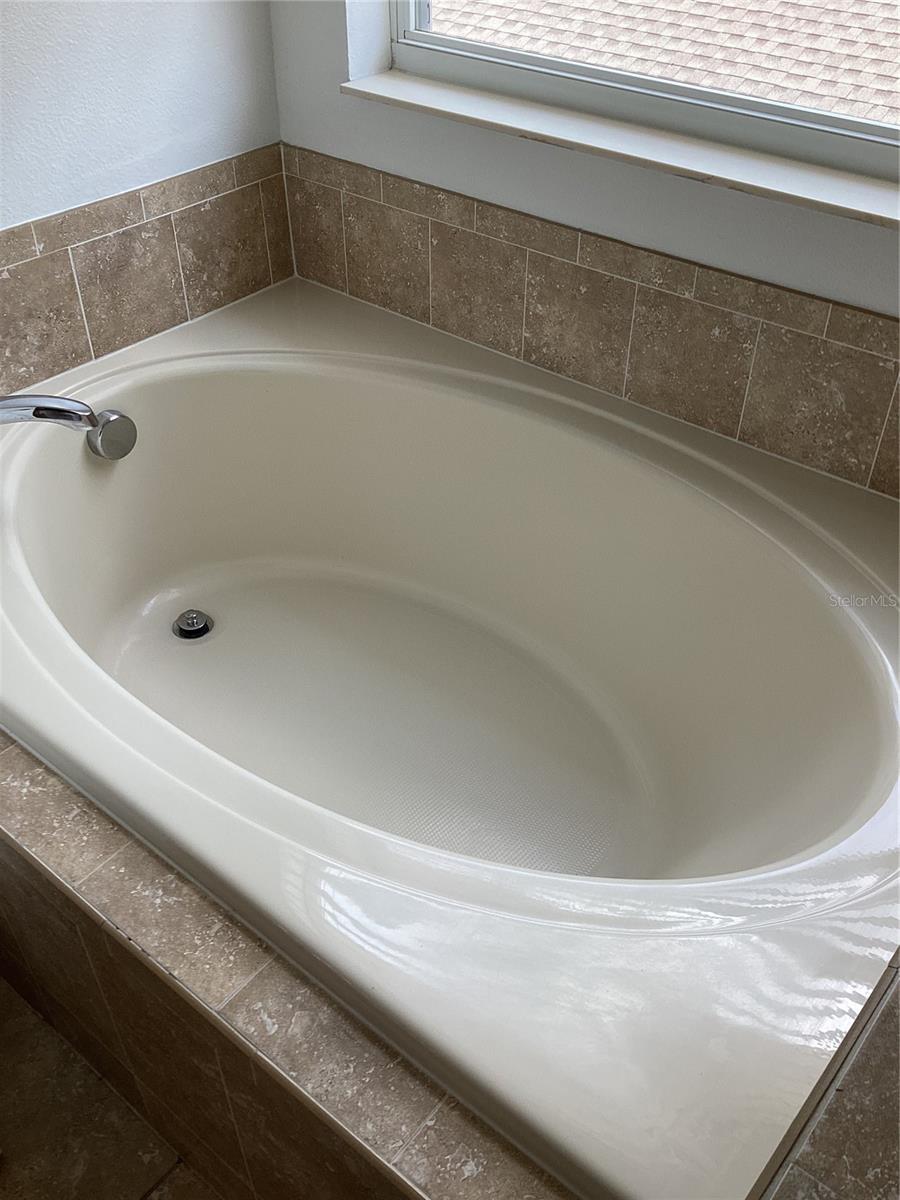 ENCLAVE/MOSS PARK - Residential Lease