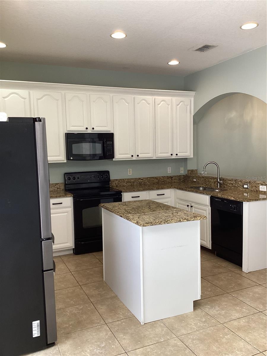 ENCLAVE/MOSS PARK - Residential Lease
