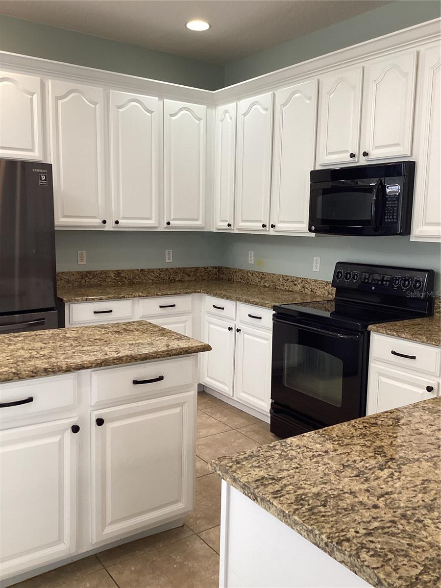 ENCLAVE/MOSS PARK - Residential Lease