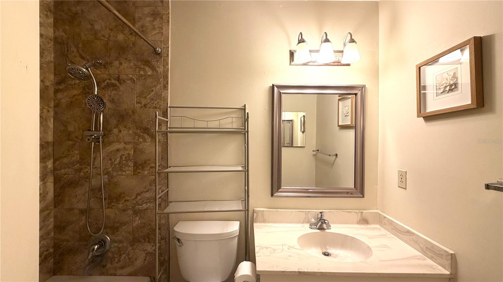 PINE SHADOWS CONDO PH 01 - Residential Lease