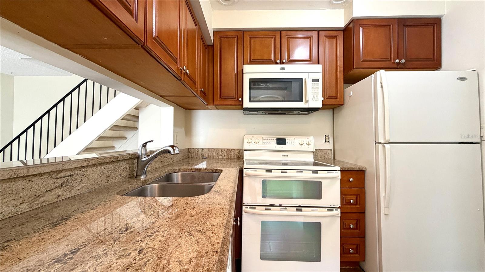 PINE SHADOWS CONDO PH 01 - Residential Lease