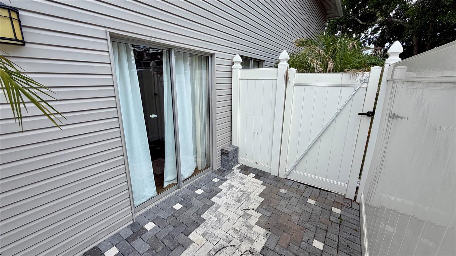 PINE SHADOWS CONDO PH 01 - Residential Lease