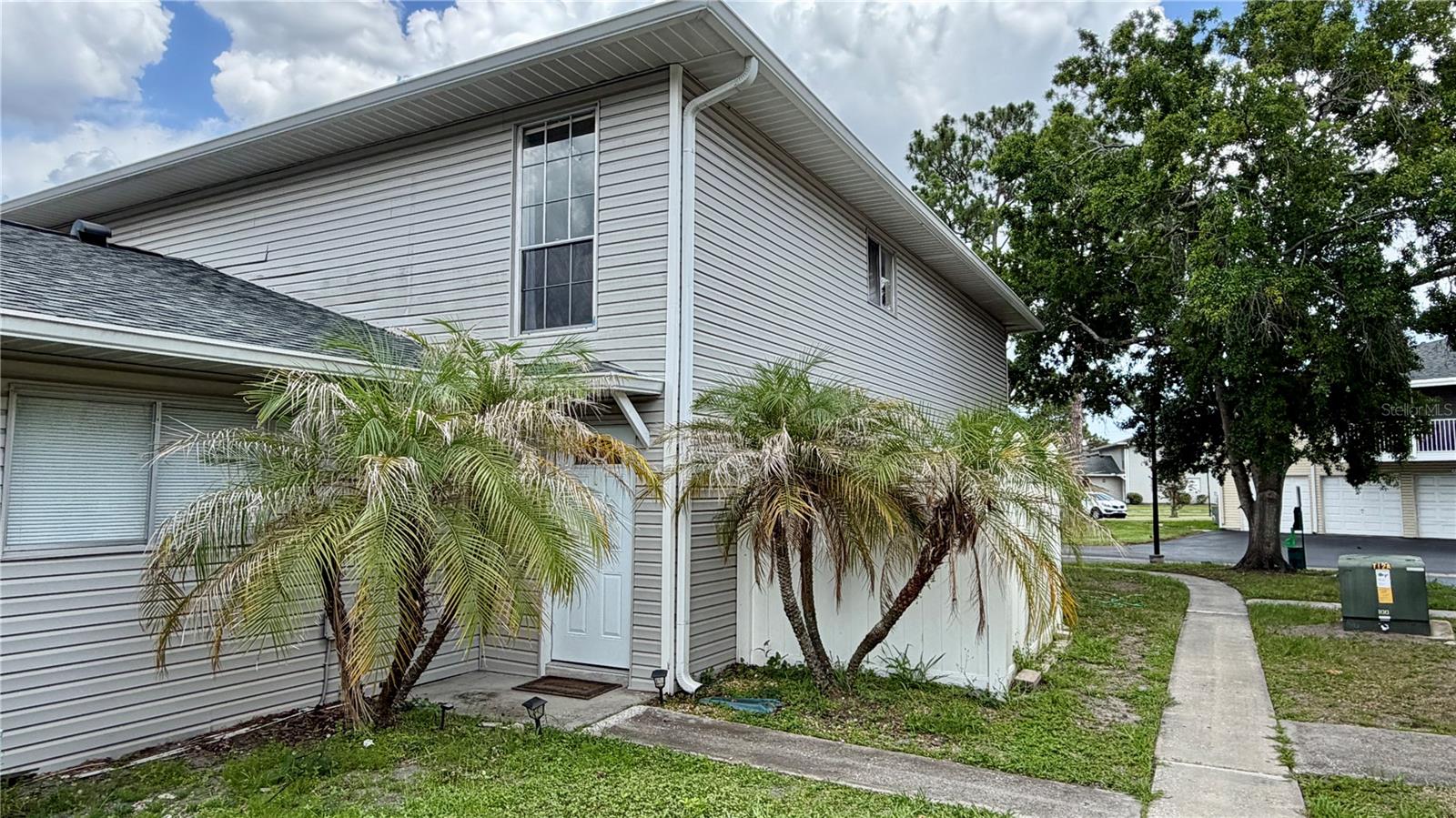 Located in the heart of Metrowest, this 2-bedroom, 1-bathroom plus half bath apartment offers a practical and comfortable layout in one of Orlando’s most convenient and established areas.

The unit features a functional floor plan with a bright living space, a well-appointed kitchen, and two comfortably sized bedrooms. The additional half bath adds extra convenience for residents and guests.

Situated in a prime central location, you are just minutes from shopping, dining, supermarkets, major roadways, and easy access to all that Orlando has to offer. Ideal for tenants seeking affordability, convenience, and a central lifestyle, this property offers great value in a highly accessible area.