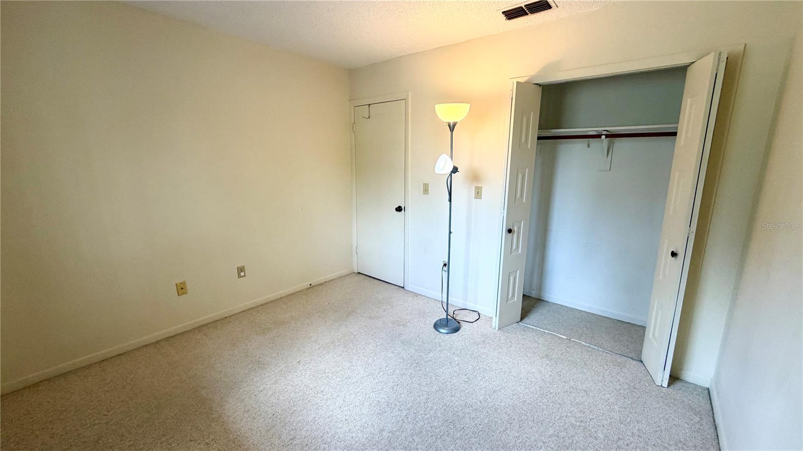 PINE SHADOWS CONDO PH 01 - Residential Lease
