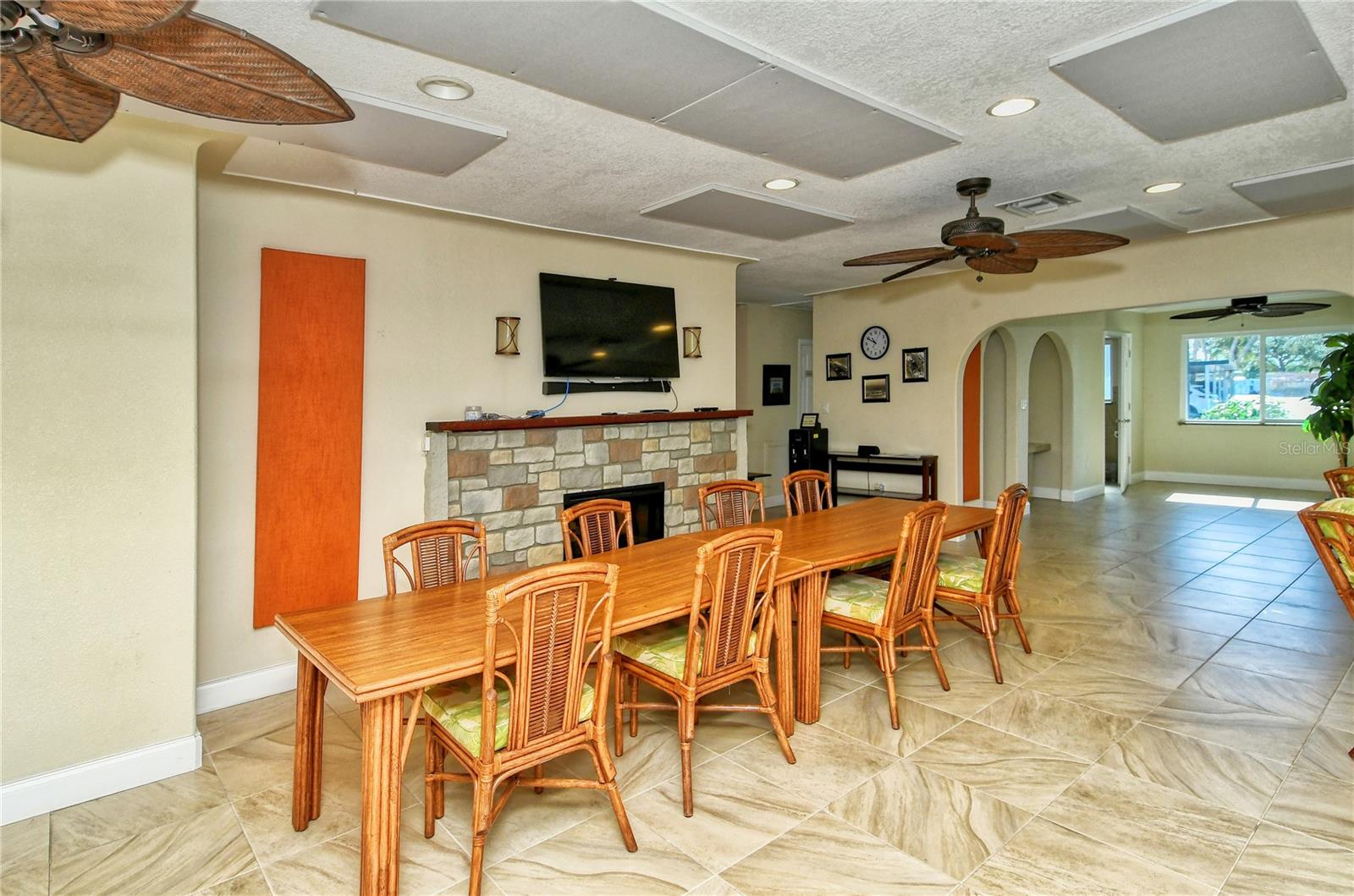 POINTE ON MIDNIGHT PASS - Residential