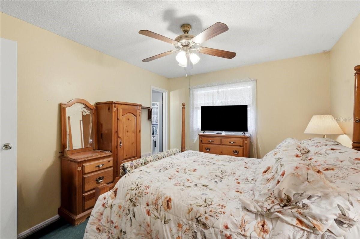 ALAMO VILLAGE - Residential