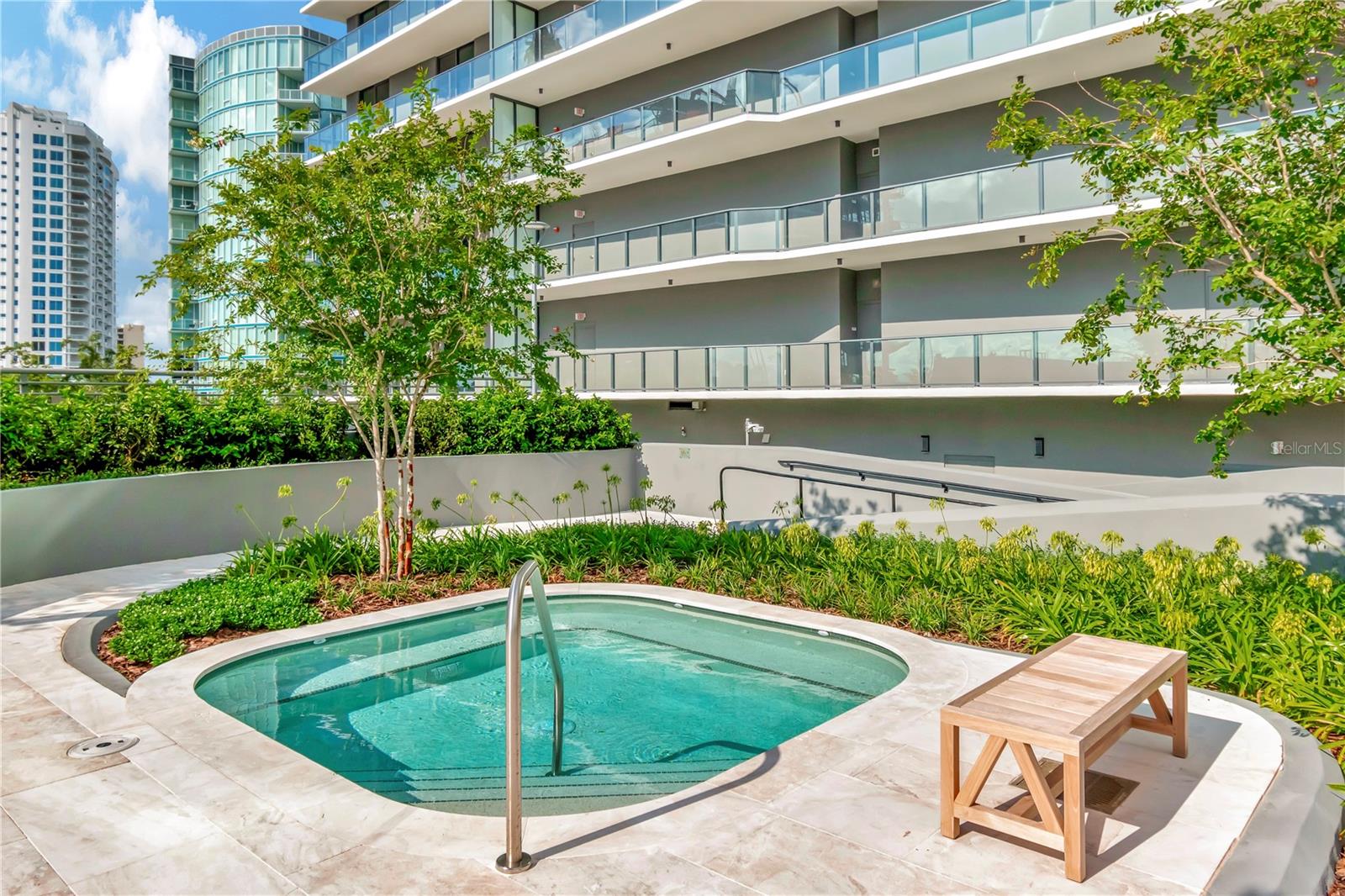 RITZ CARLTON RESIDENCES - Residential