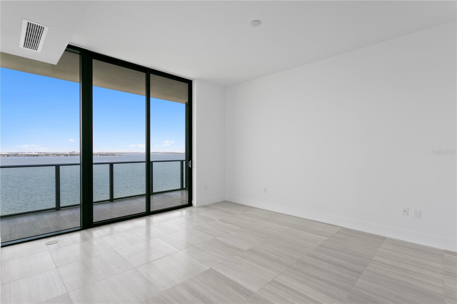 RITZ CARLTON RESIDENCES - Residential