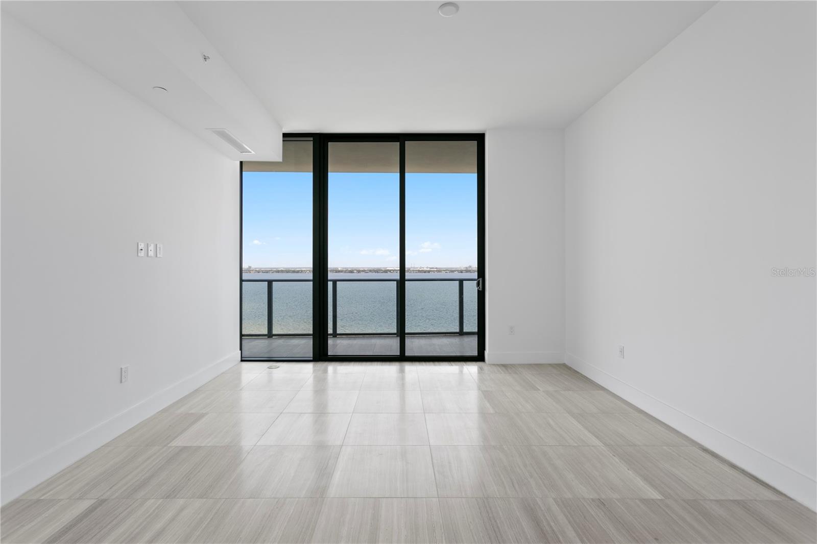 RITZ CARLTON RESIDENCES - Residential