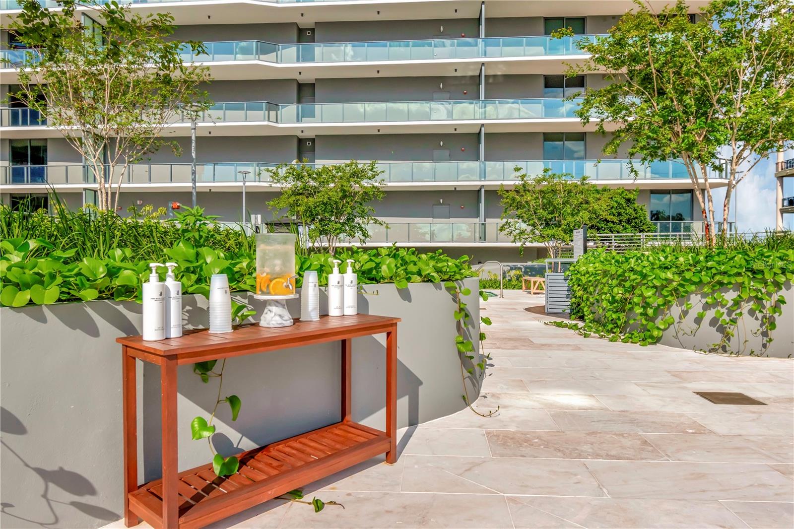 RITZ CARLTON RESIDENCES - Residential