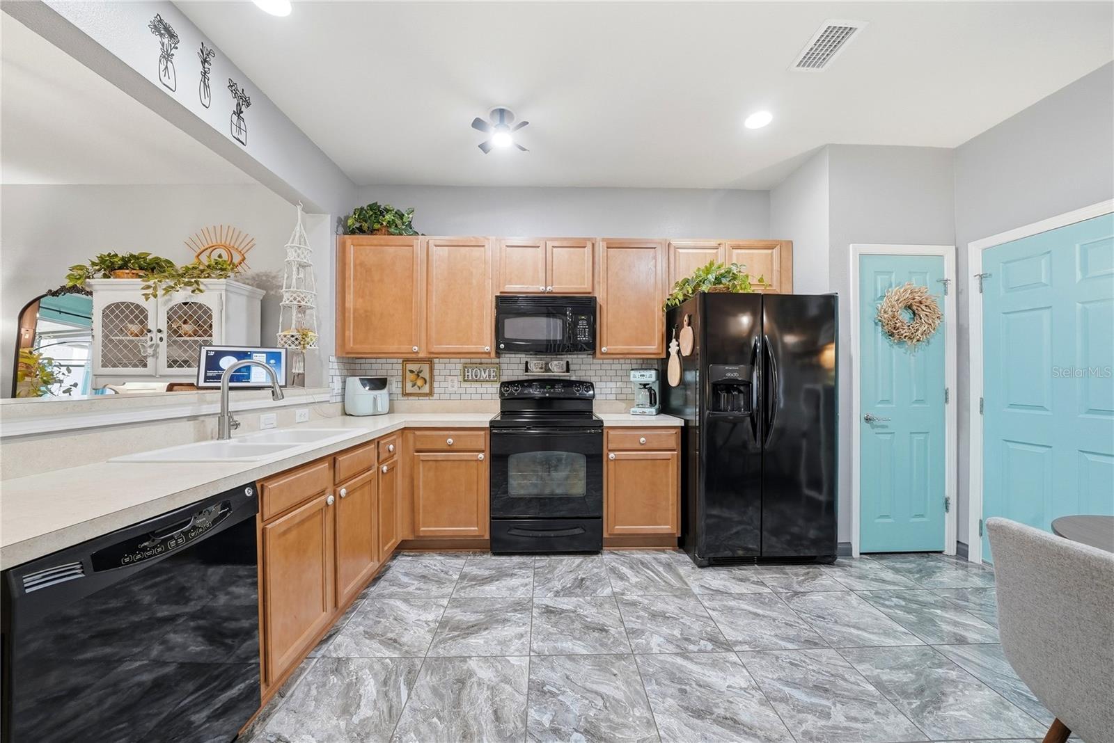 VENTURA BAY TOWNHOMES - Residential