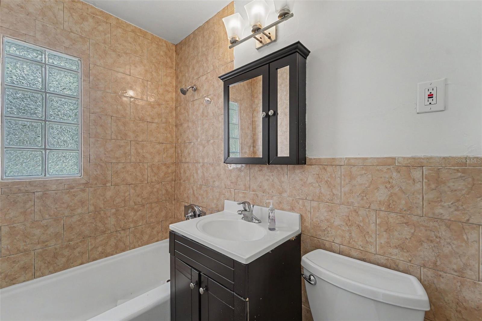 HAMNERS MARJORY B & W E FLO - Residential