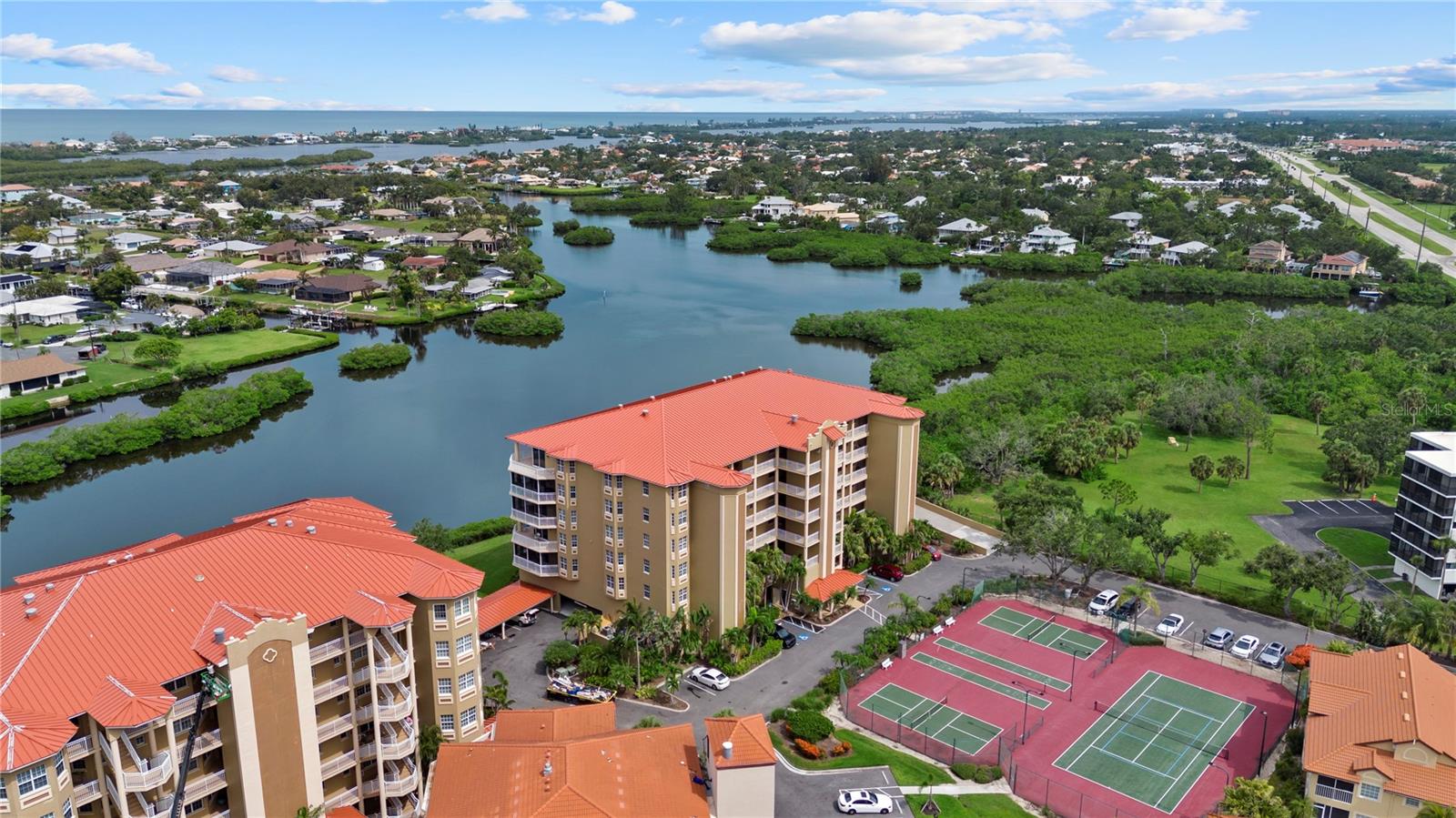 BLACKBURN HARBOR RESIDENCES - Residential