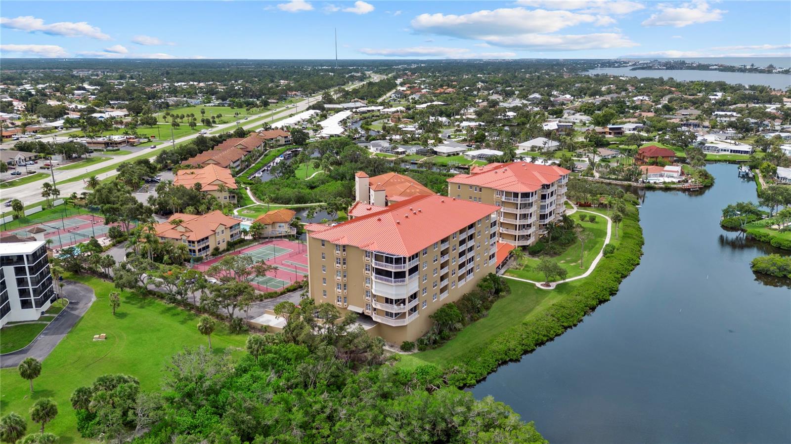 BLACKBURN HARBOR RESIDENCES - Residential