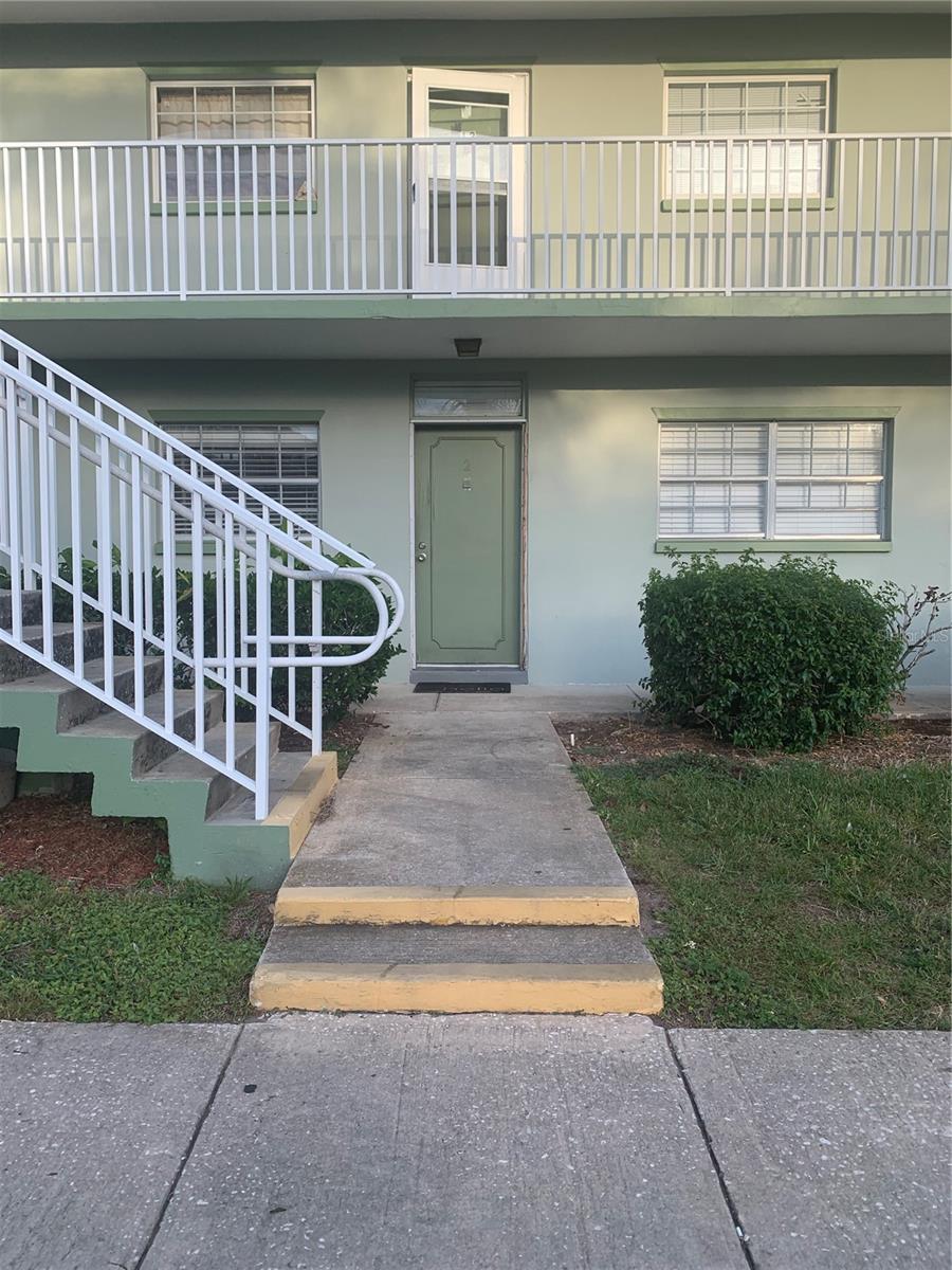 Discover the perfect blend of coastal living and convenience! Nestled in a prime location near Clearwater Beach, Shopping Centers, and Fine Dining, this home is your gateway to a lifestyle that combines relaxation and luxury. Your dream home awaits!