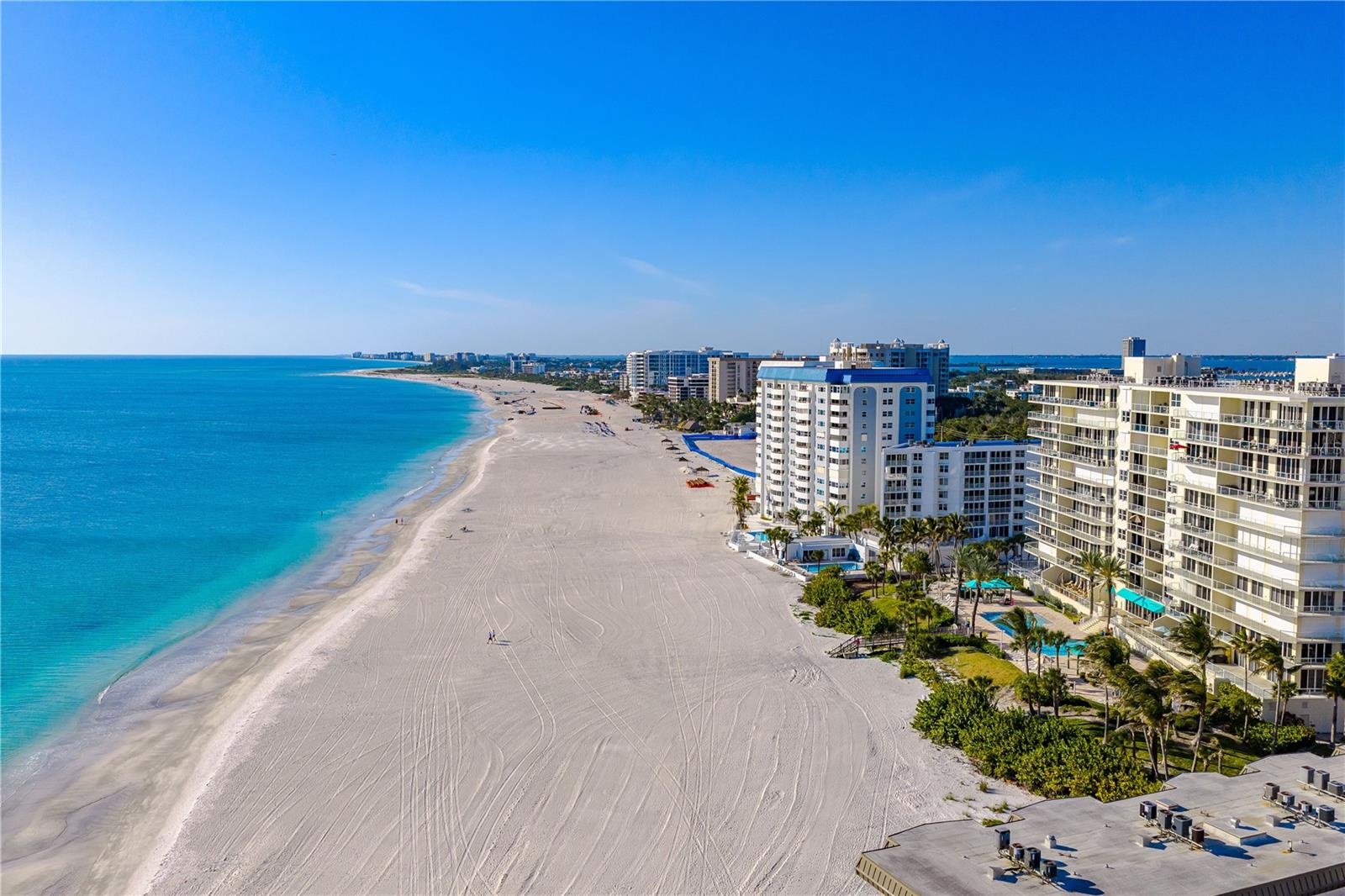 L ELEGANCE ON LIDO BEACH - Residential