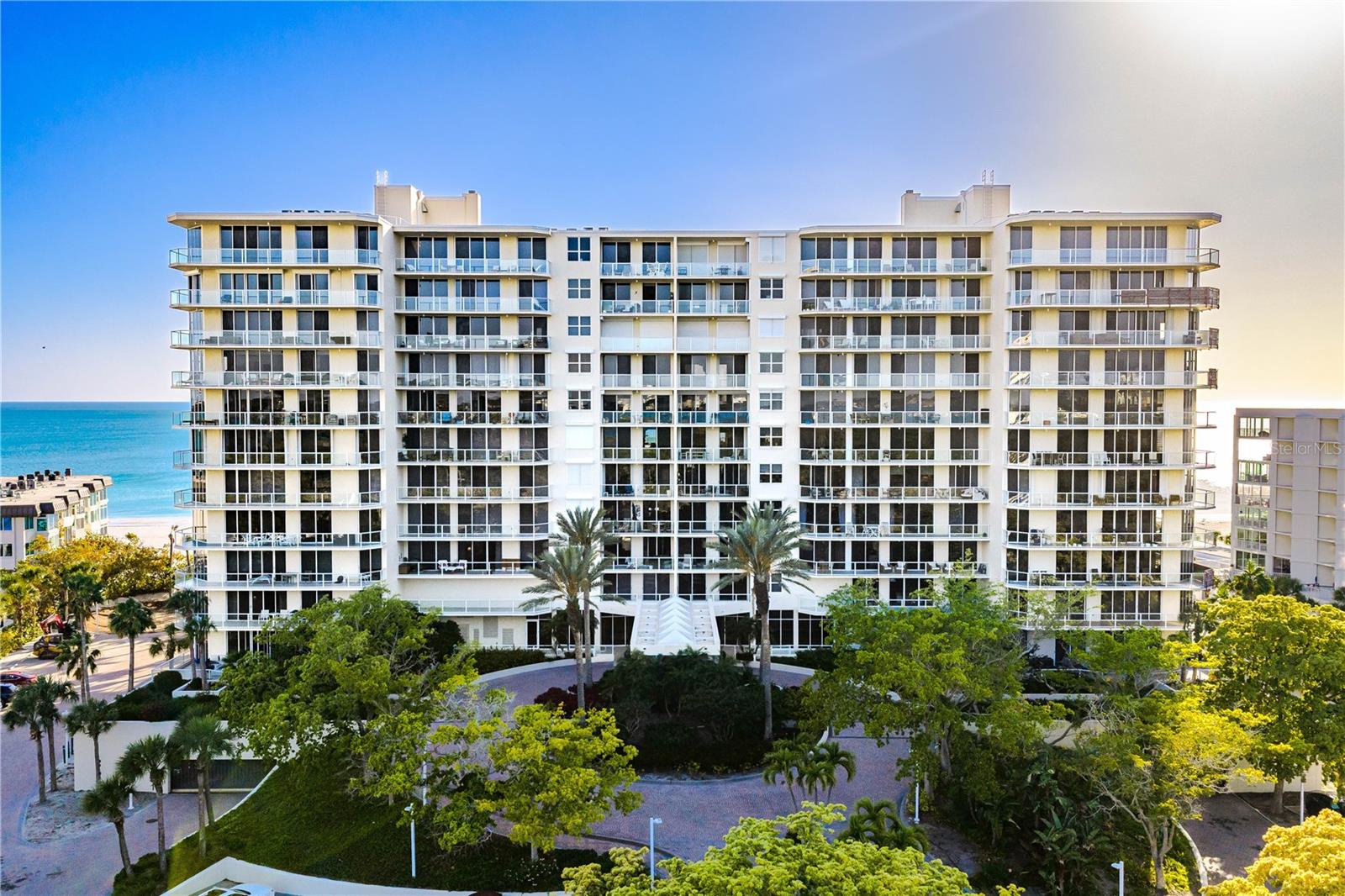 L ELEGANCE ON LIDO BEACH - Residential