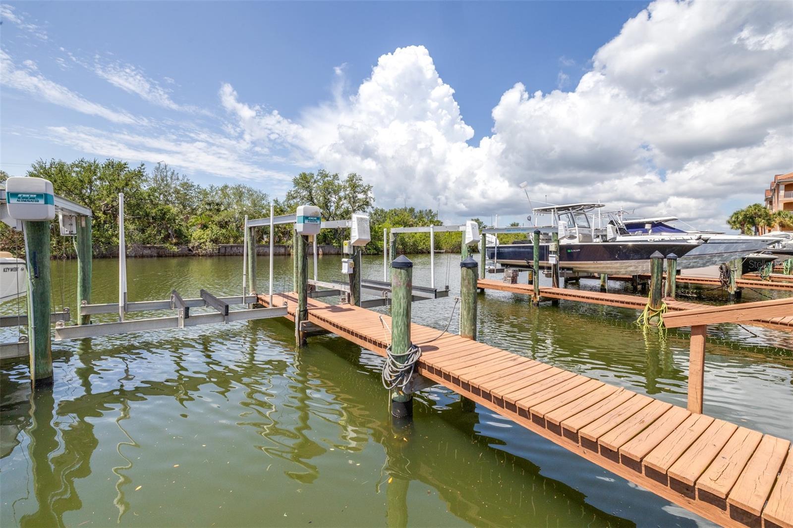 CULBREATH KEY BAYSIDE CONDOMIN - Residential