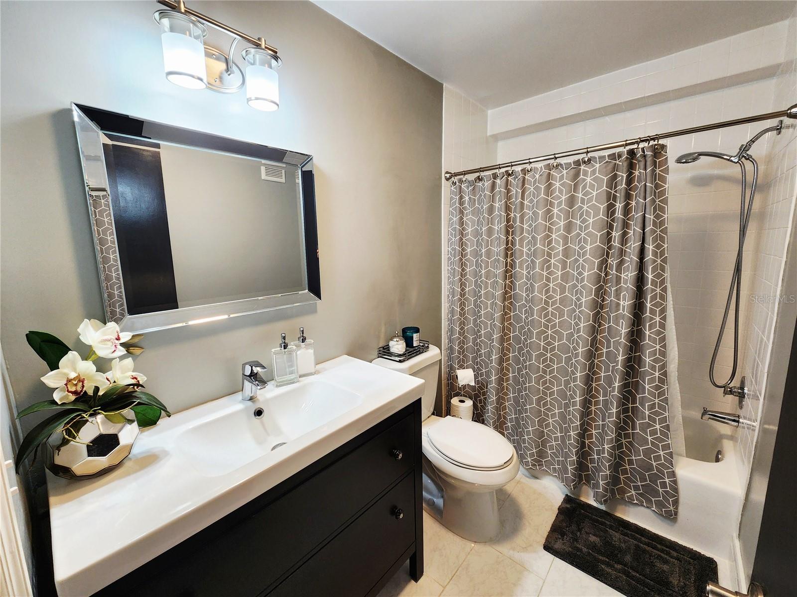 RACQUET CLUB NORTHEAST CONDO THE - Residential
