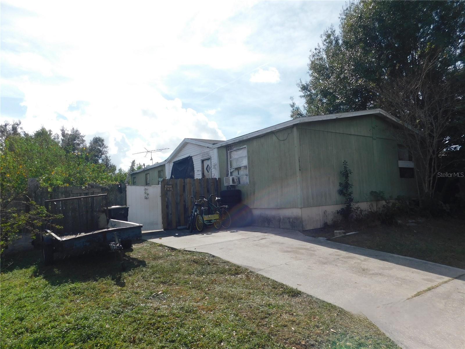 Auction Property. Escape the hustle and bustle and embrace the serenity of rural living while still being close to local amenities. Don’t miss this opportunity to make this charming home your own!