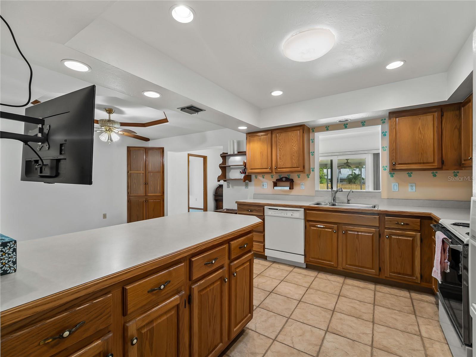 BAY POINT CORR OF - Residential