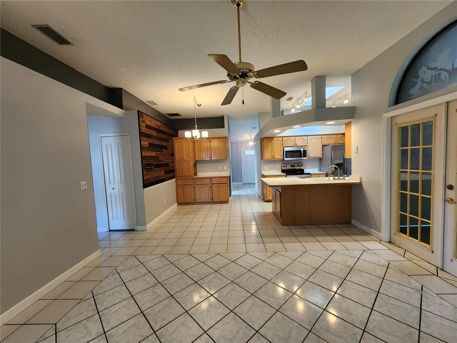 FLORIDA SHORES 01 - Residential Lease