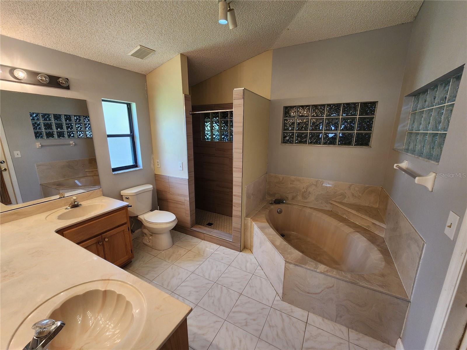 FLORIDA SHORES 01 - Residential Lease