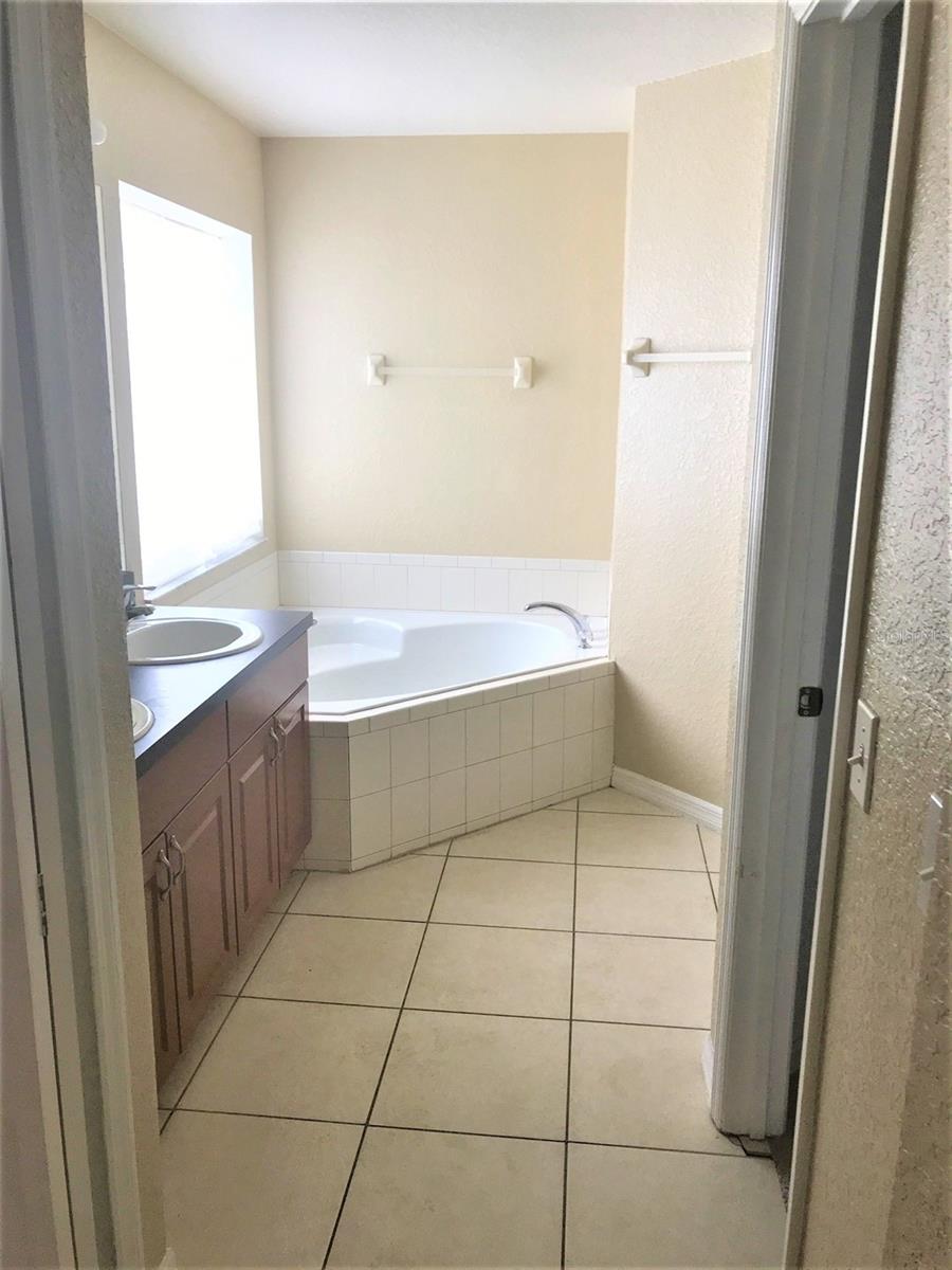 WILDERNESS PH 1 UNIT 1 THE - Residential Lease