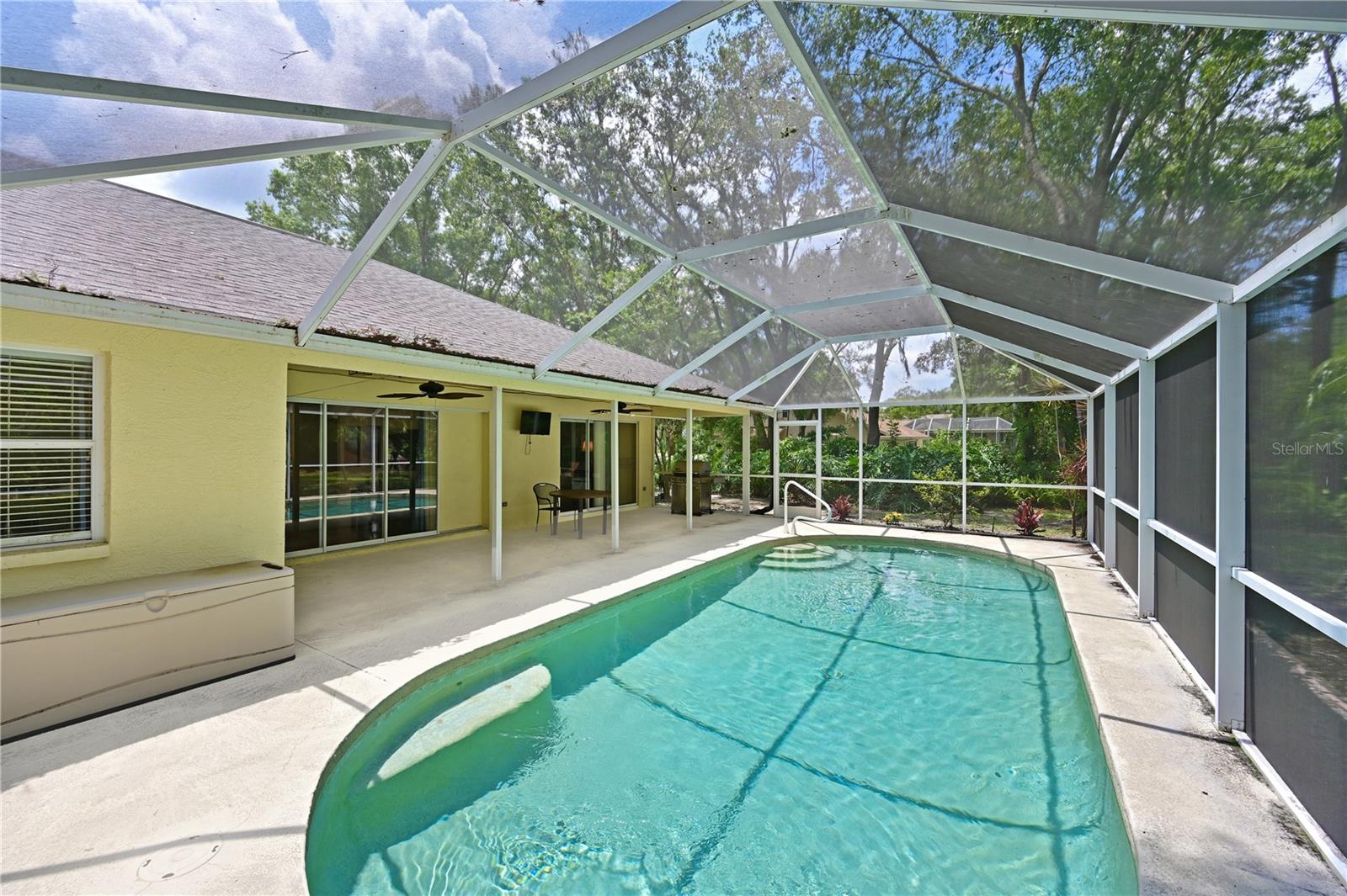 HIDDEN OAKS - Residential