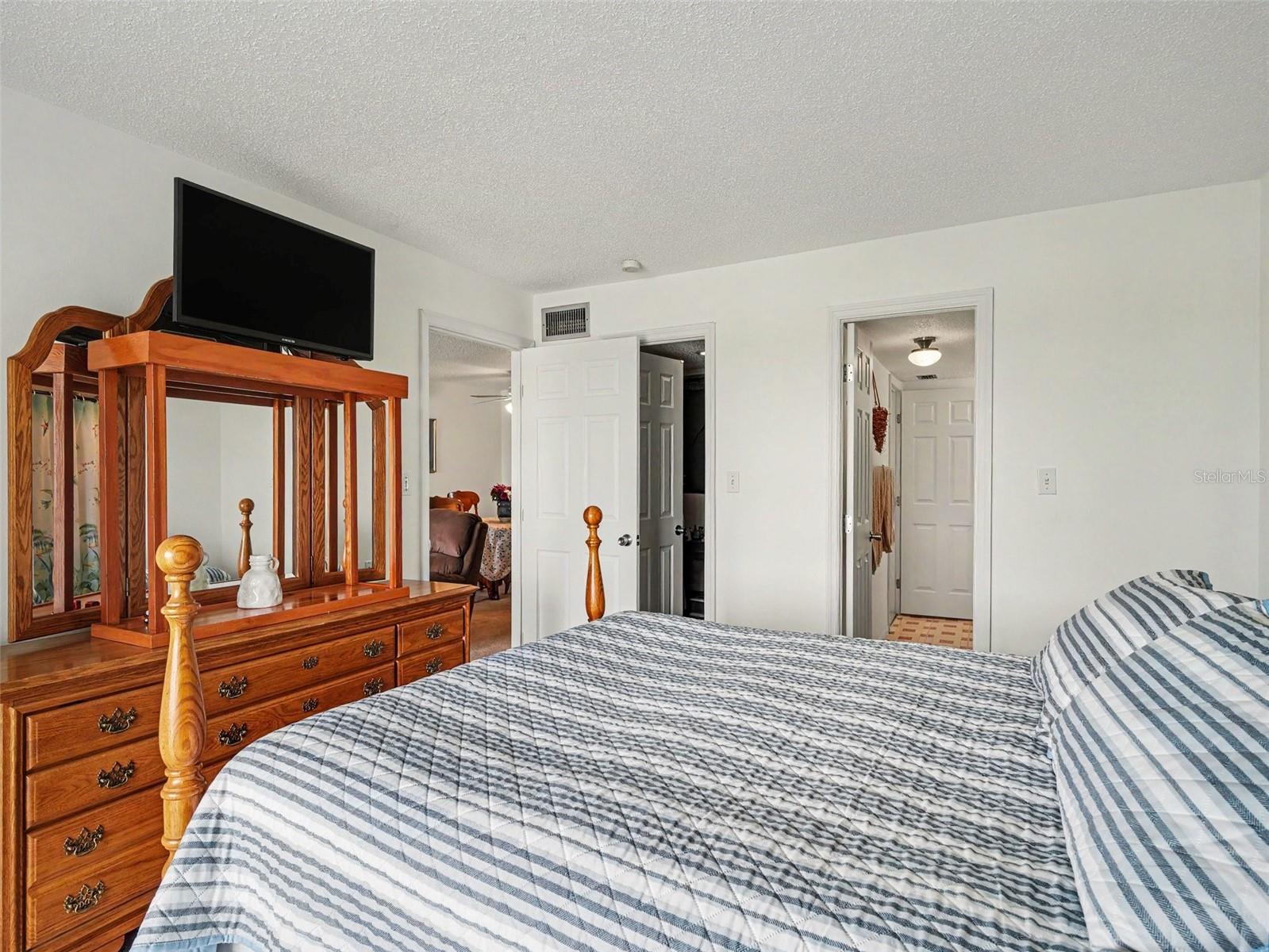 BAYSHORE ON THE LAKE APTS II SEC 1 - Residential