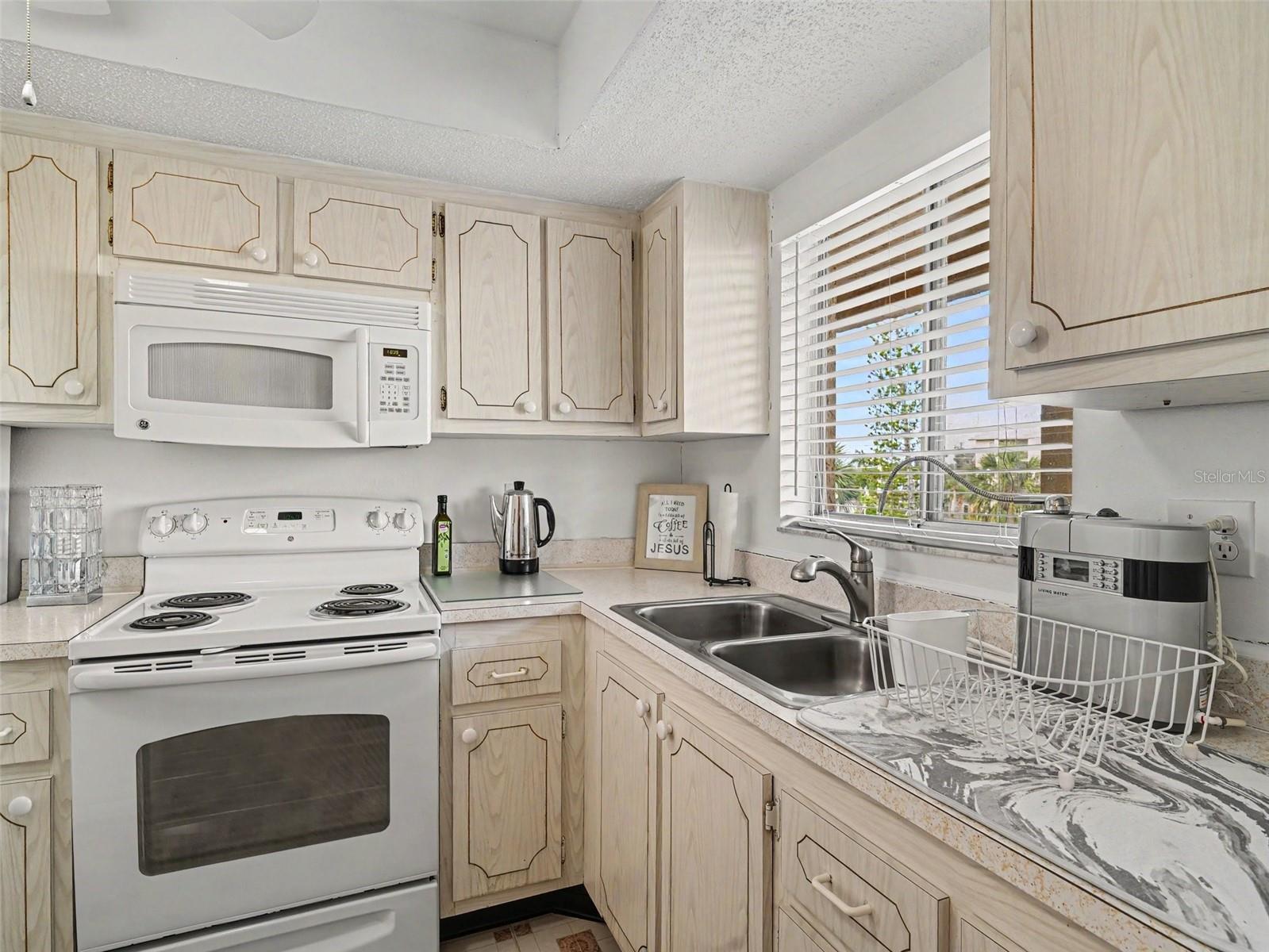 BAYSHORE ON THE LAKE APTS II SEC 1 - Residential