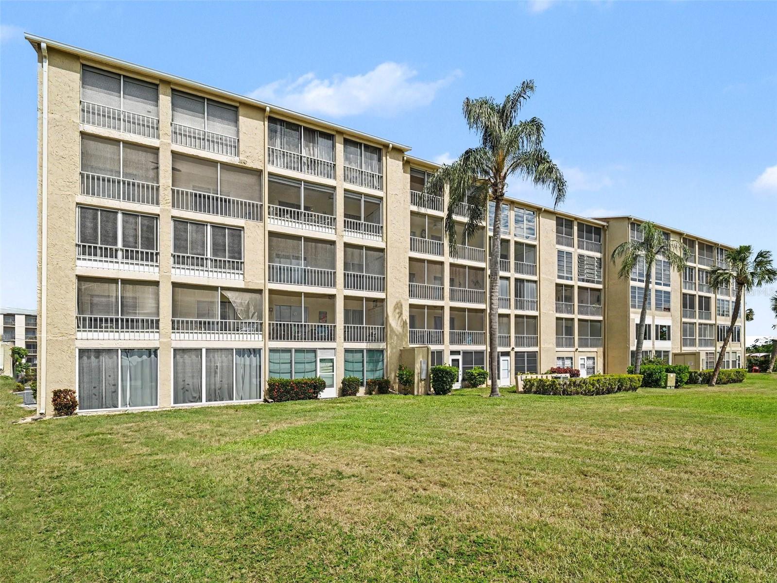 BAYSHORE ON THE LAKE APTS II SEC 1 - Residential