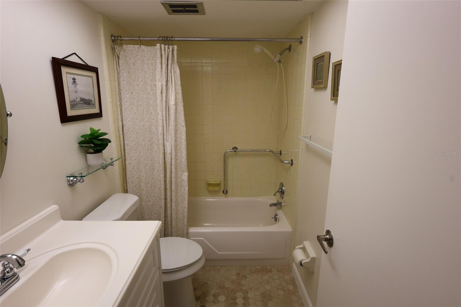 KALMIA CONDO - Residential