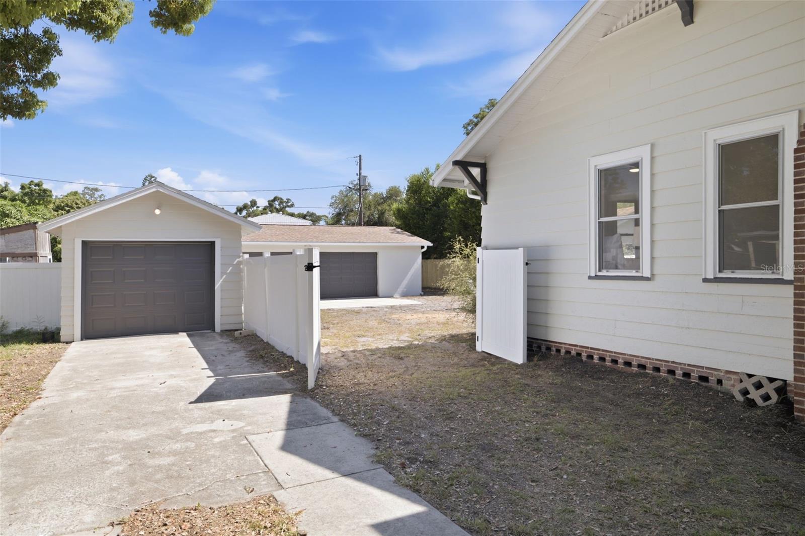 SHADOW LAWN - Residential