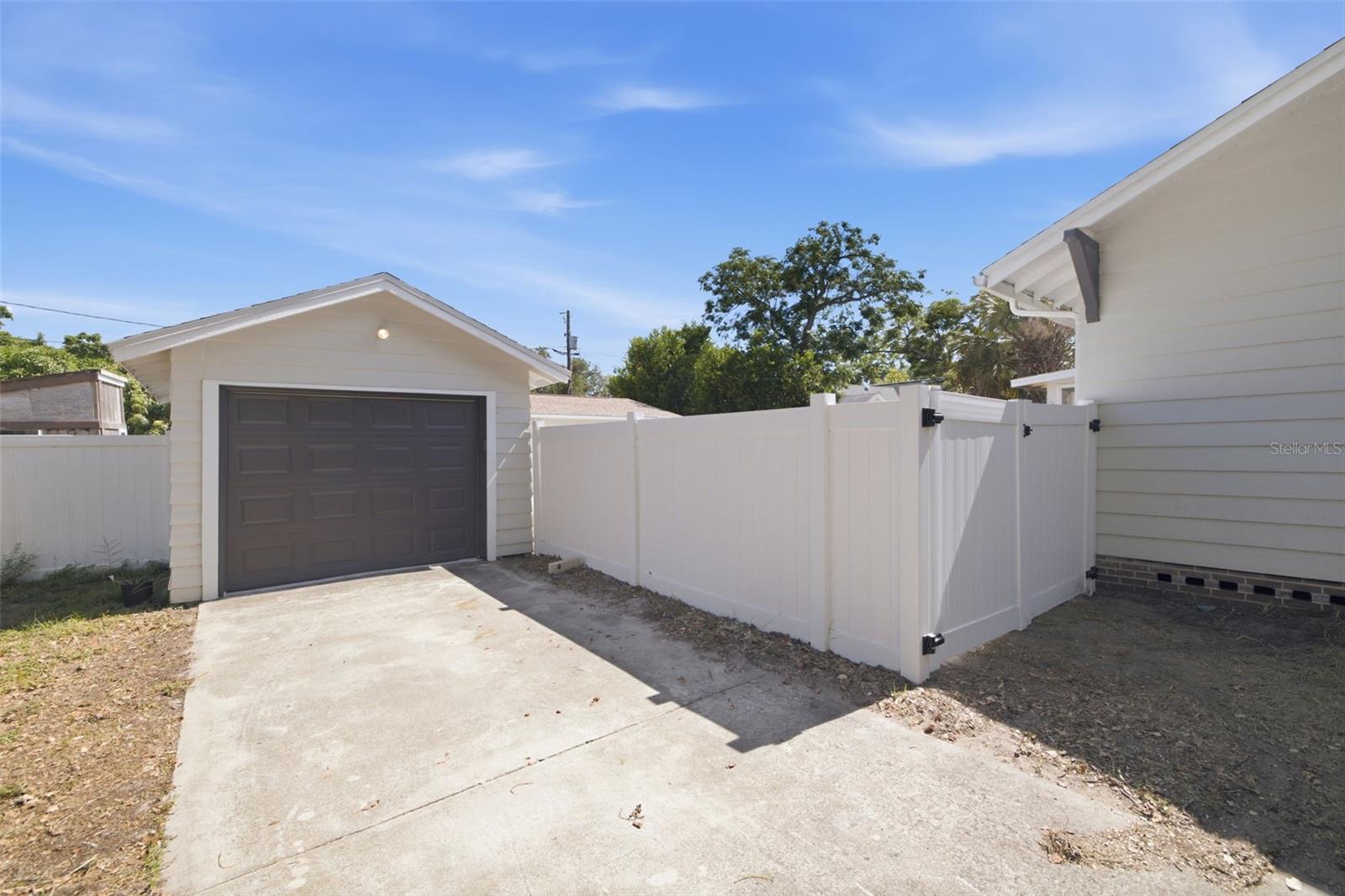 SHADOW LAWN - Residential