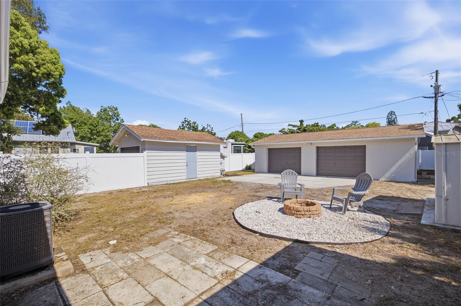 SHADOW LAWN - Residential