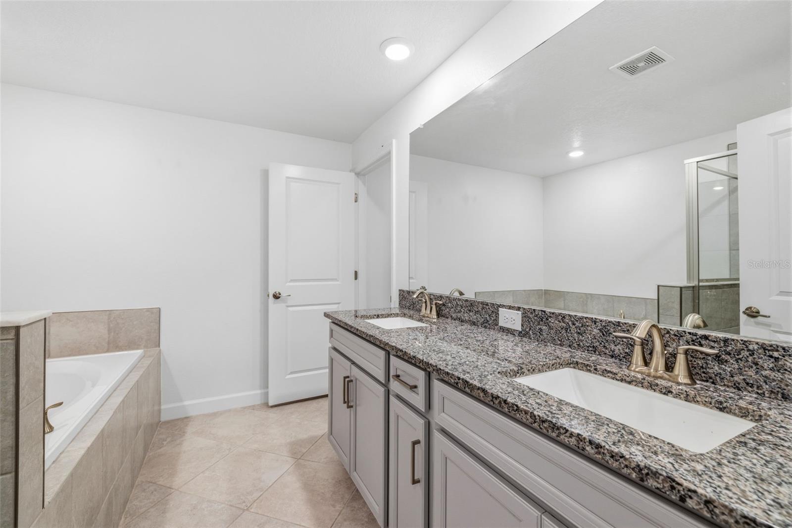 BRYANT SQUARE - Residential