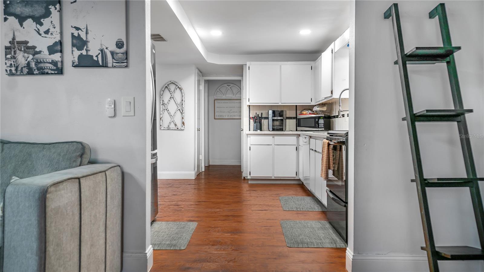 PEPPERTREE SECOND ADD - Residential Lease