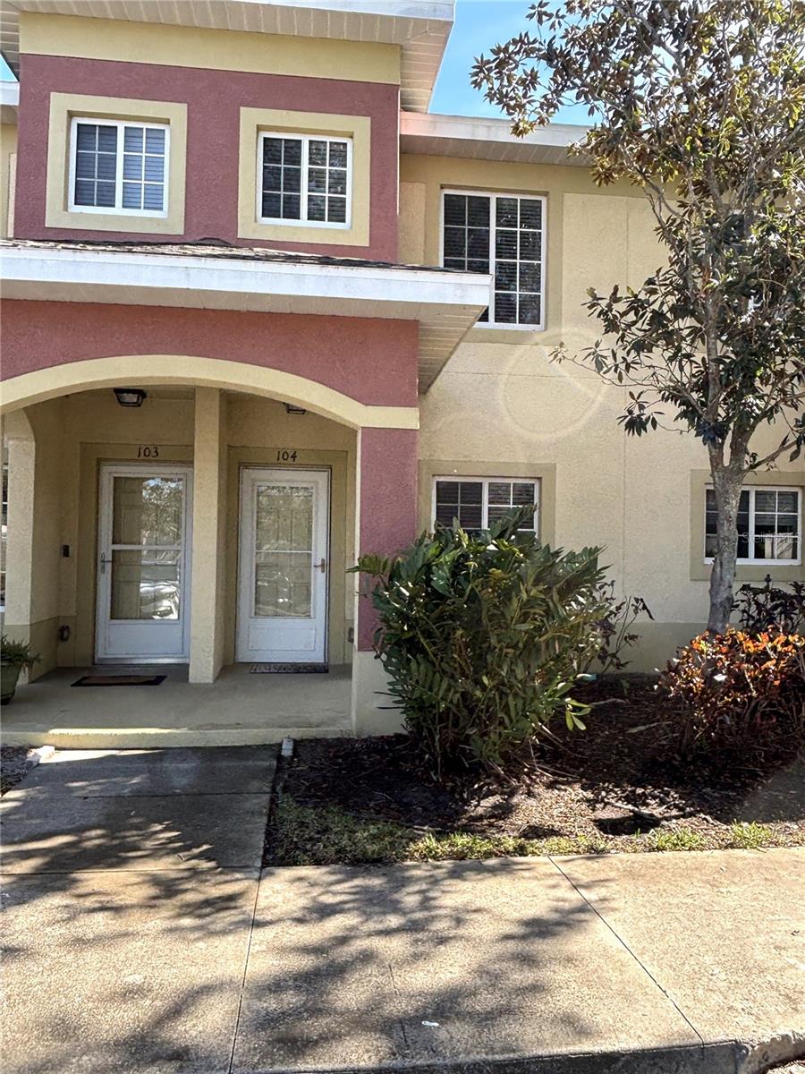 LAKESIDE VILLAGE TOWNHOME - Residential