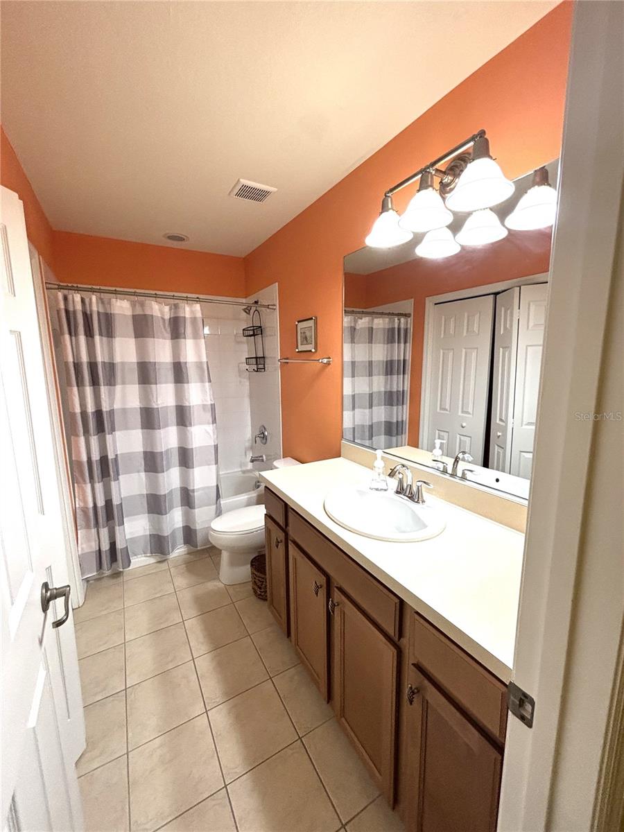 LAKESIDE VILLAGE TOWNHOME - Residential