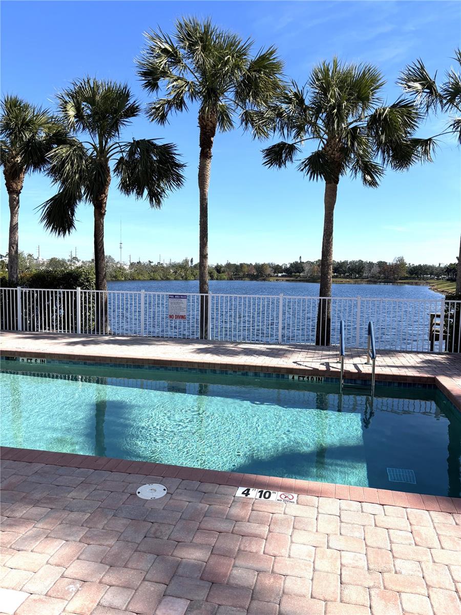 LAKESIDE VILLAGE TOWNHOME - Residential