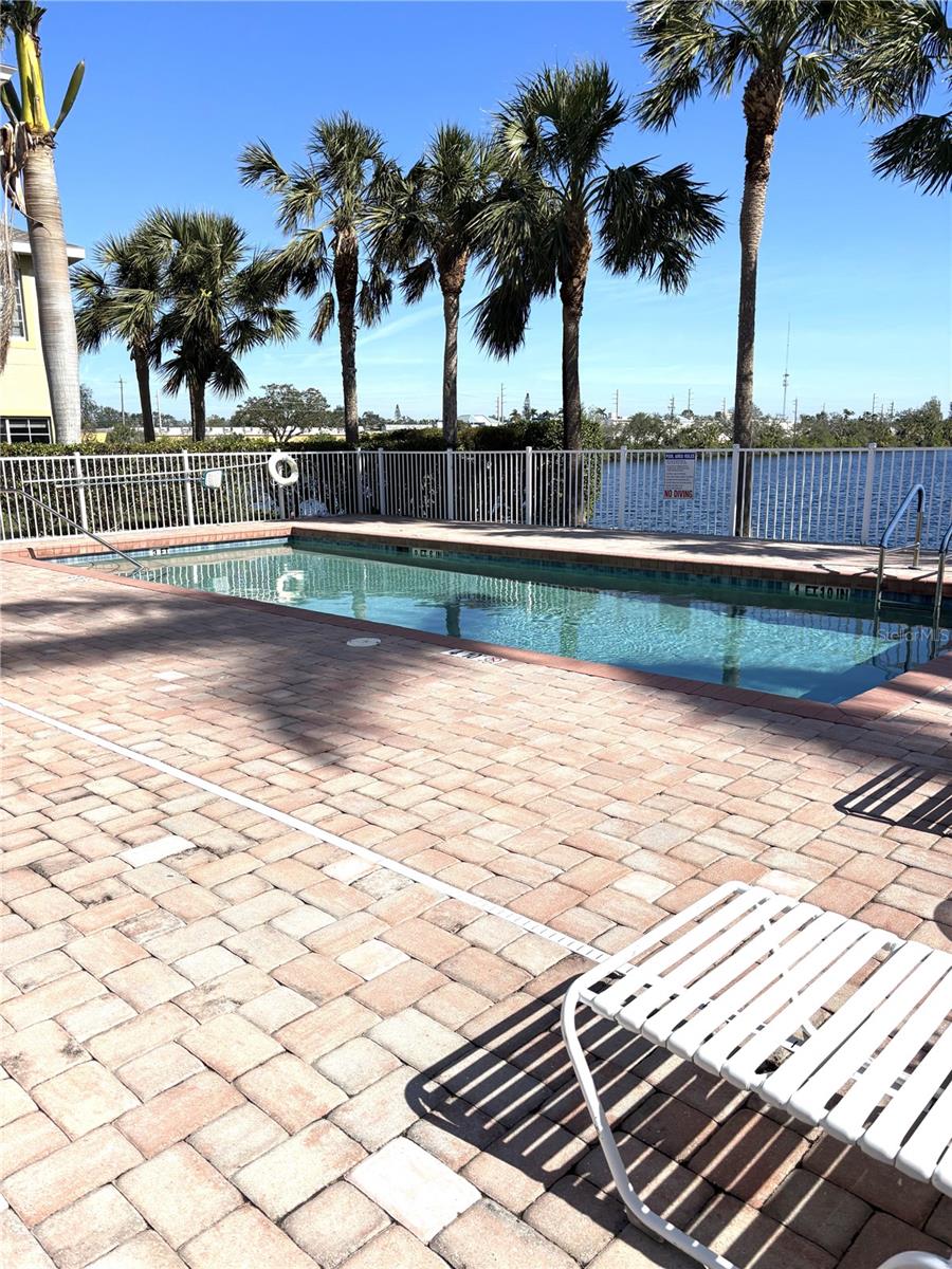 LAKESIDE VILLAGE TOWNHOME - Residential