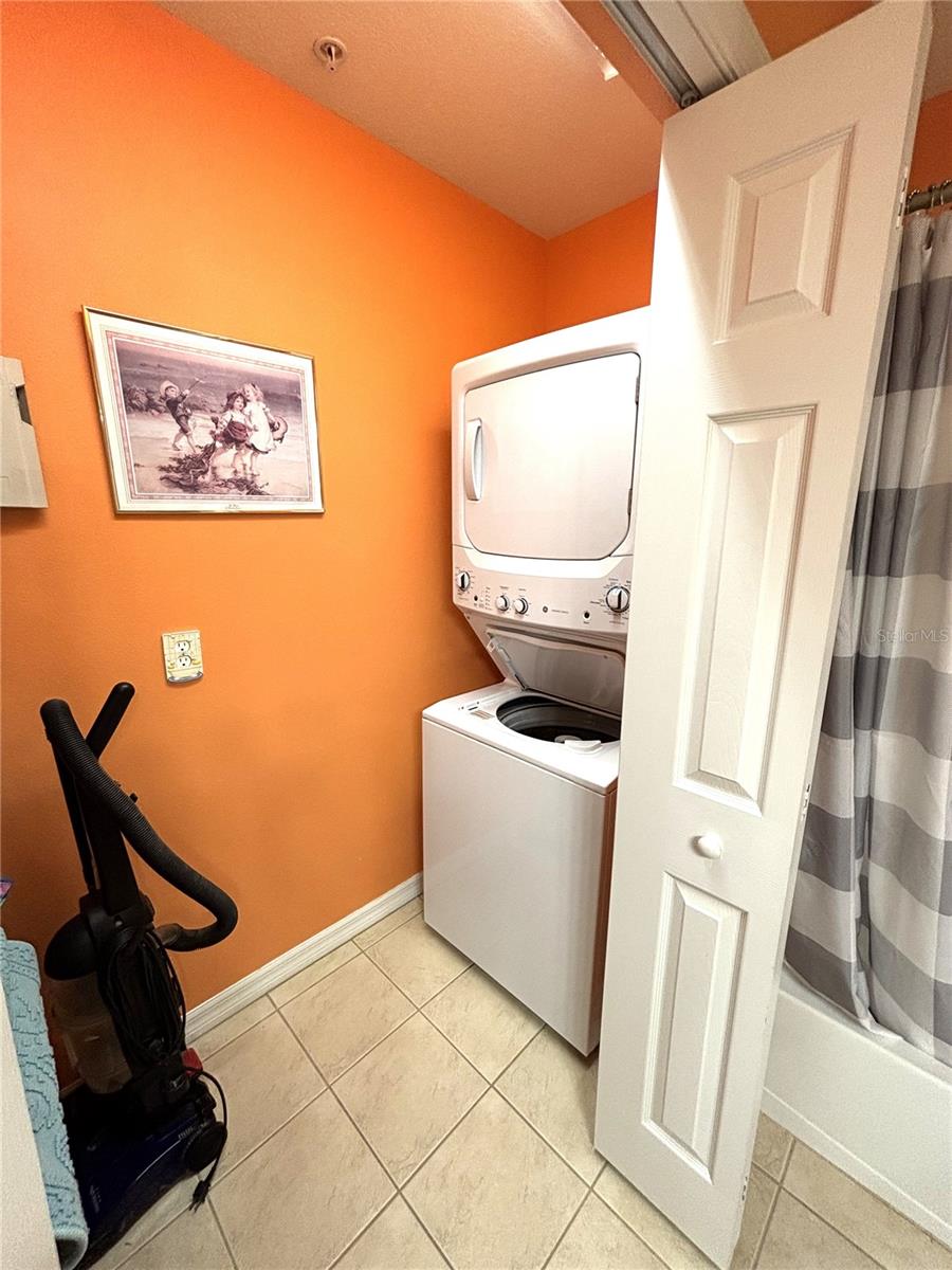 LAKESIDE VILLAGE TOWNHOME - Residential