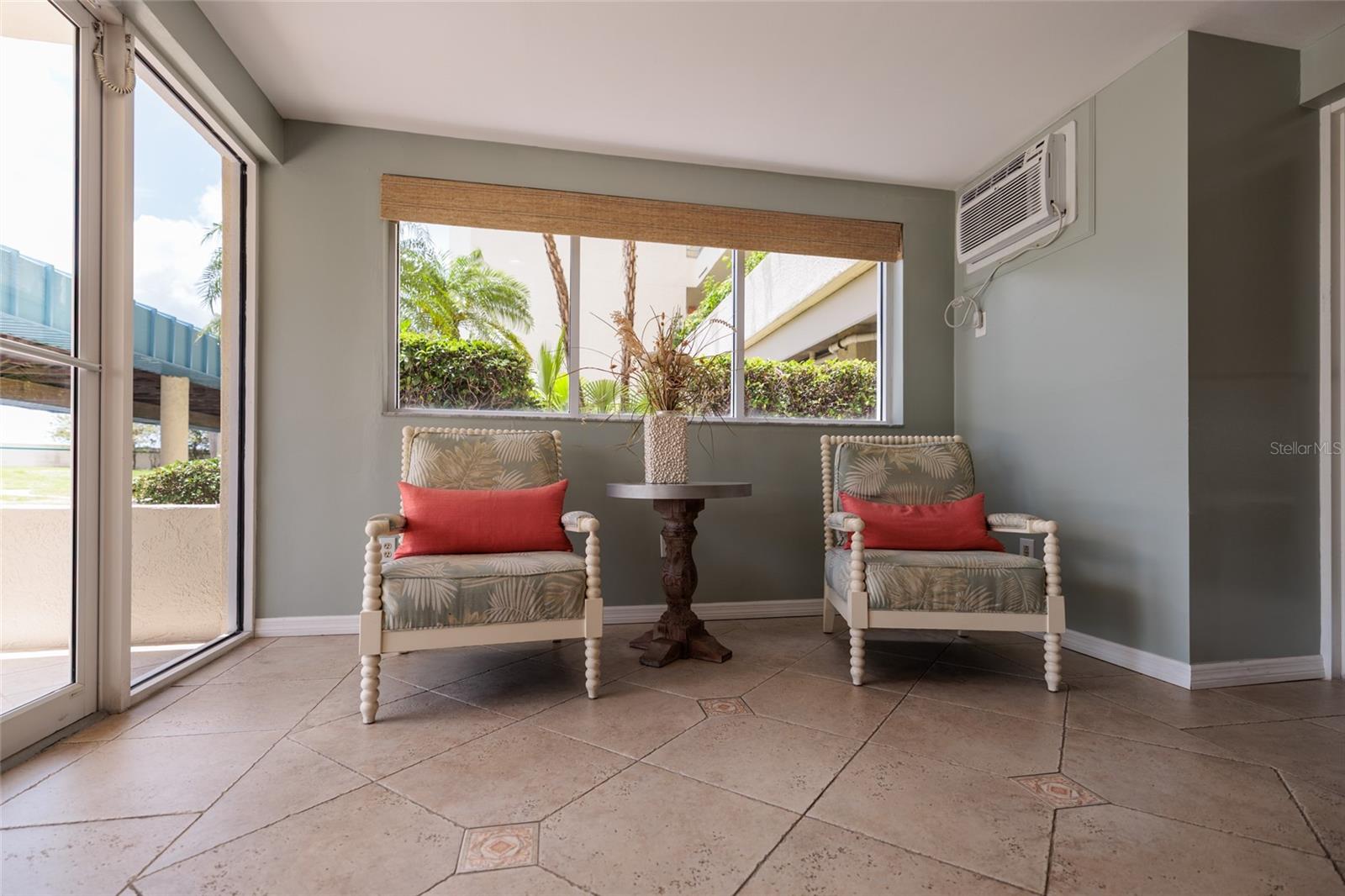 HARBOURSIDE CONDO - Residential