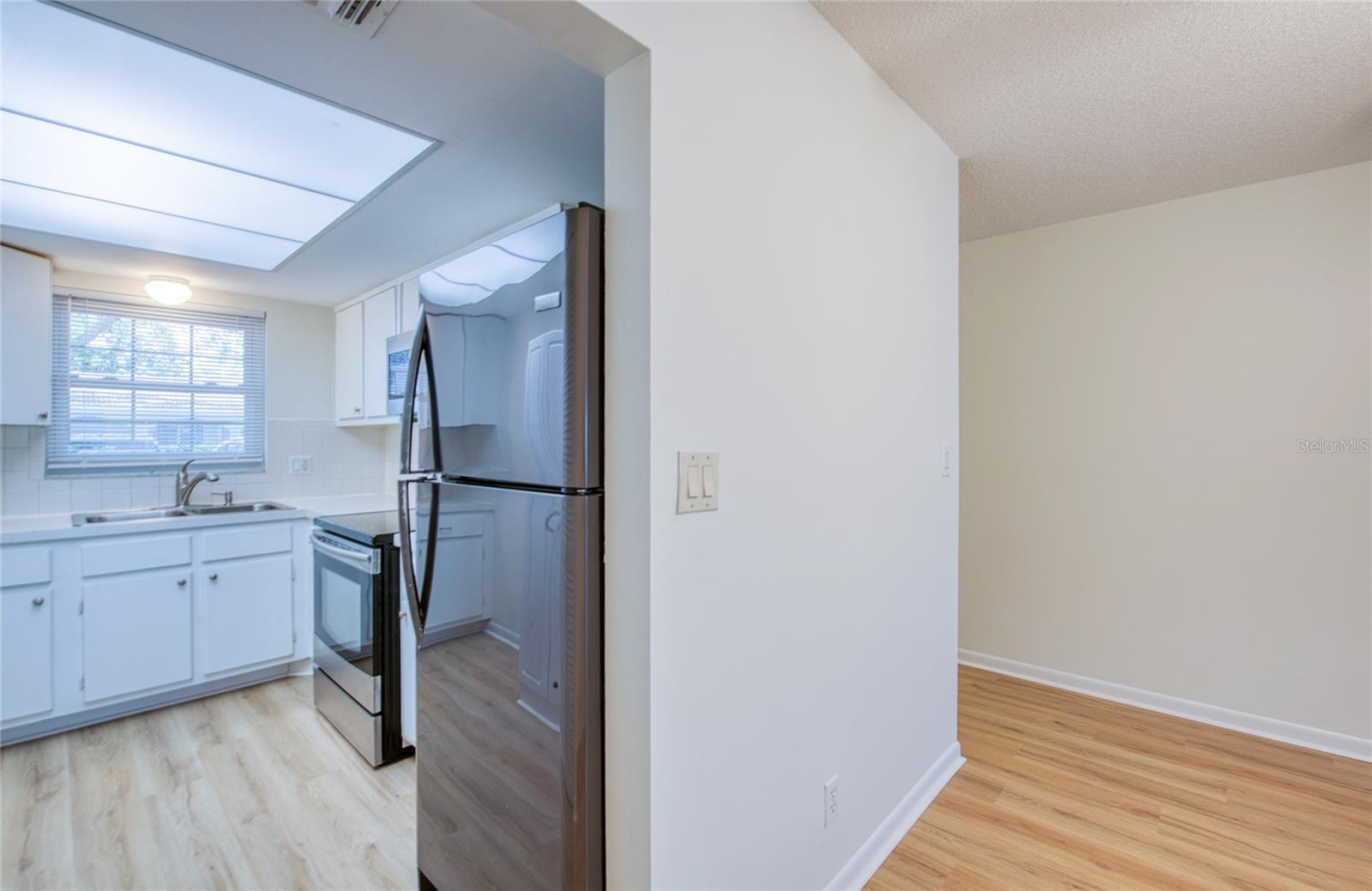 TWIN OAKS APTS - Residential
