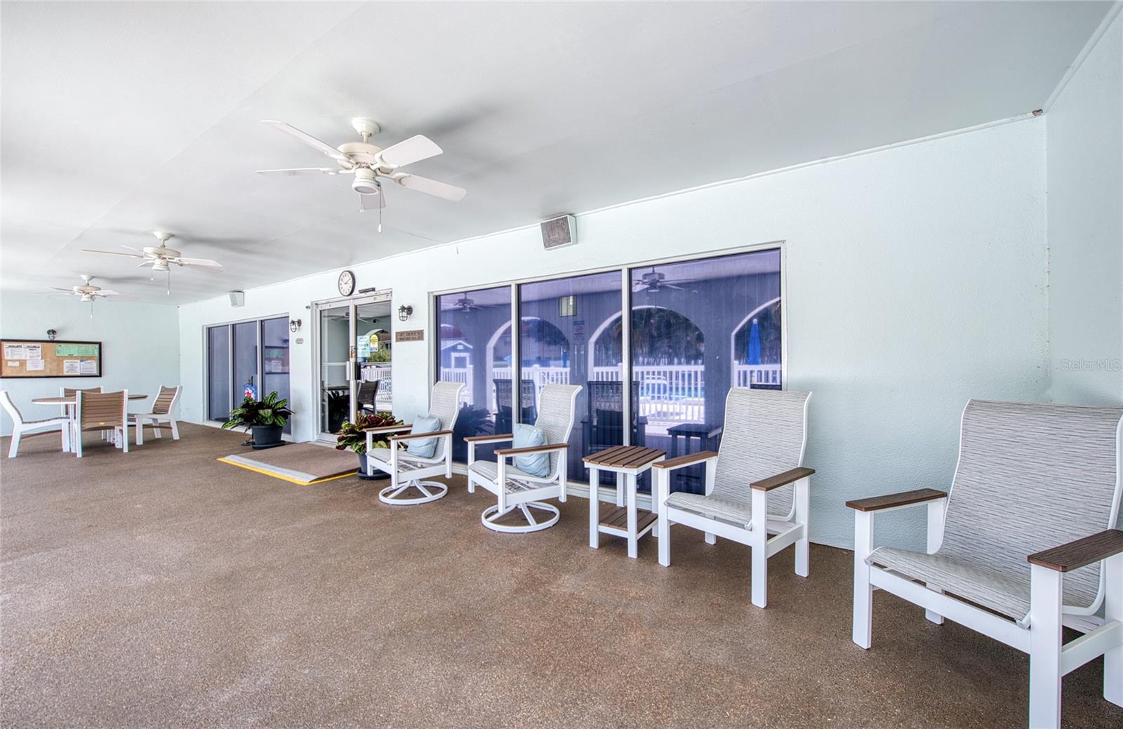 TWIN OAKS APTS - Residential