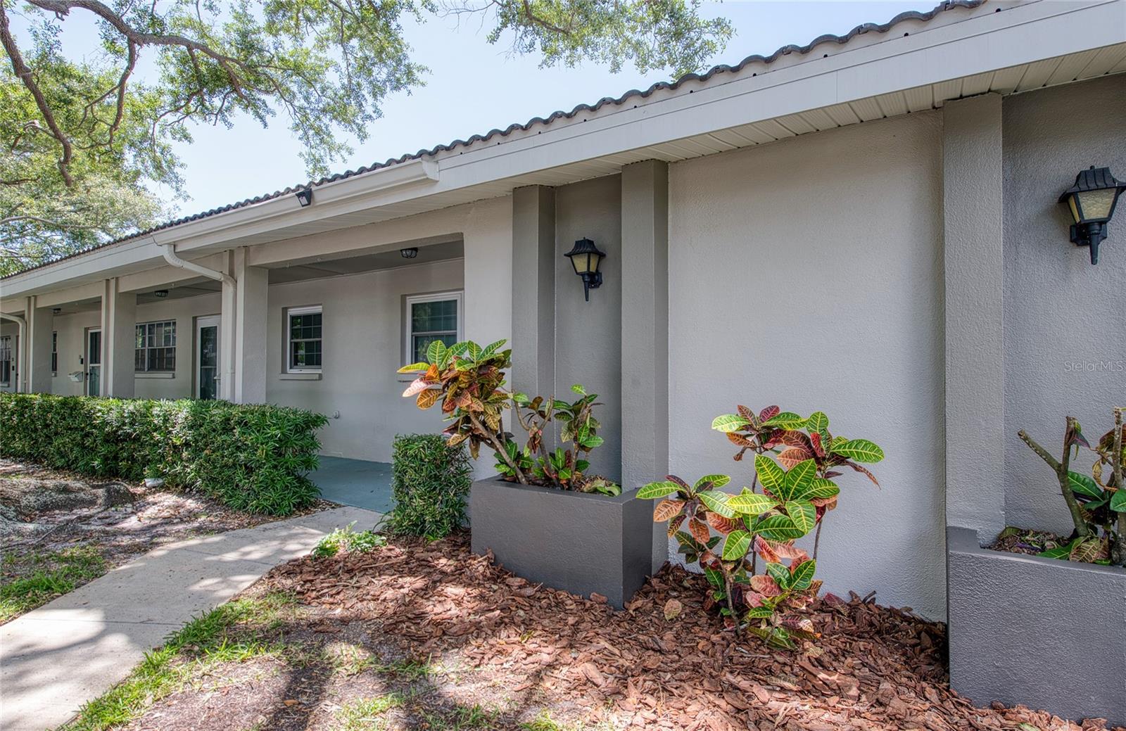 TWIN OAKS APTS - Residential
