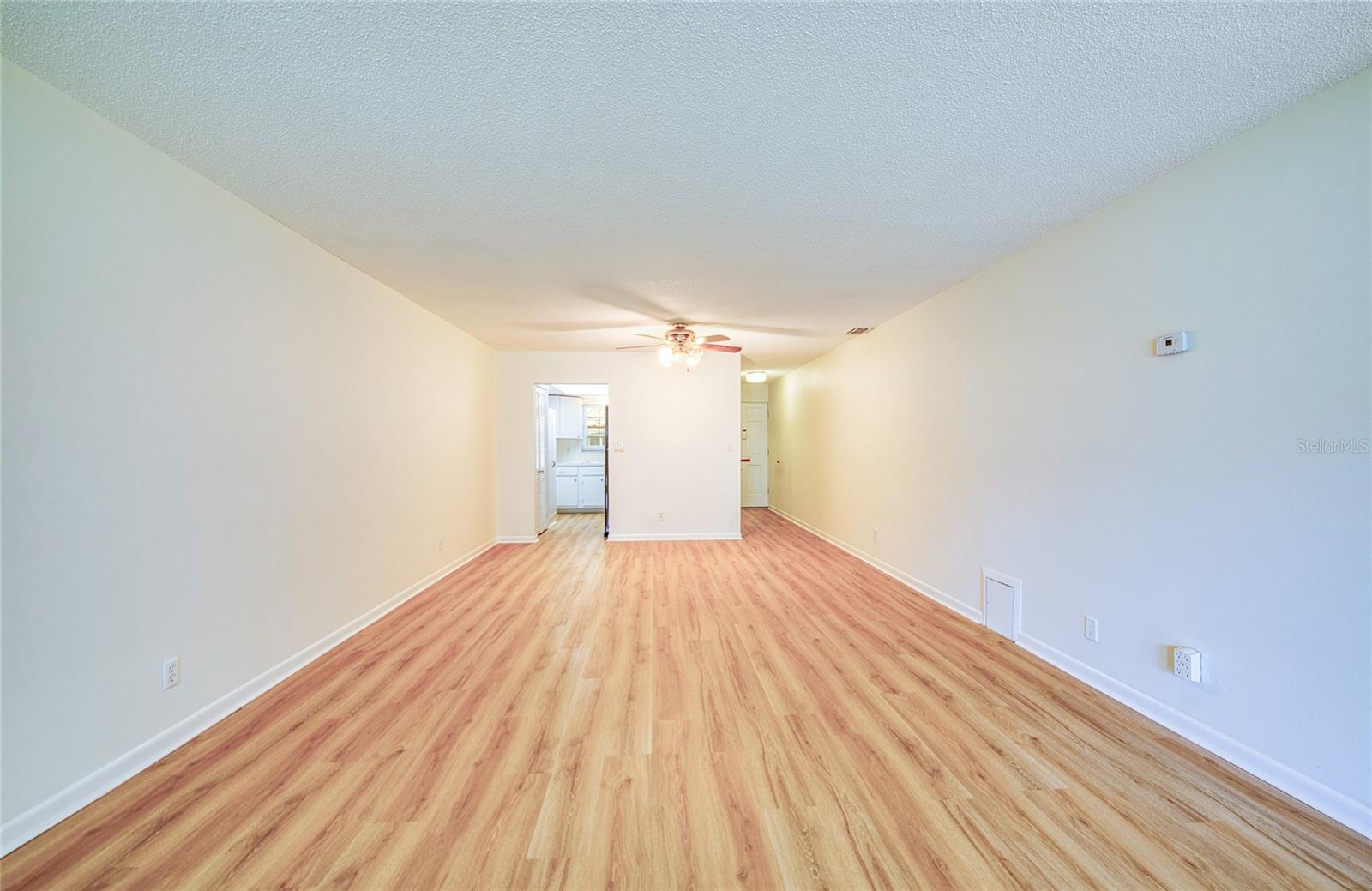 TWIN OAKS APTS - Residential