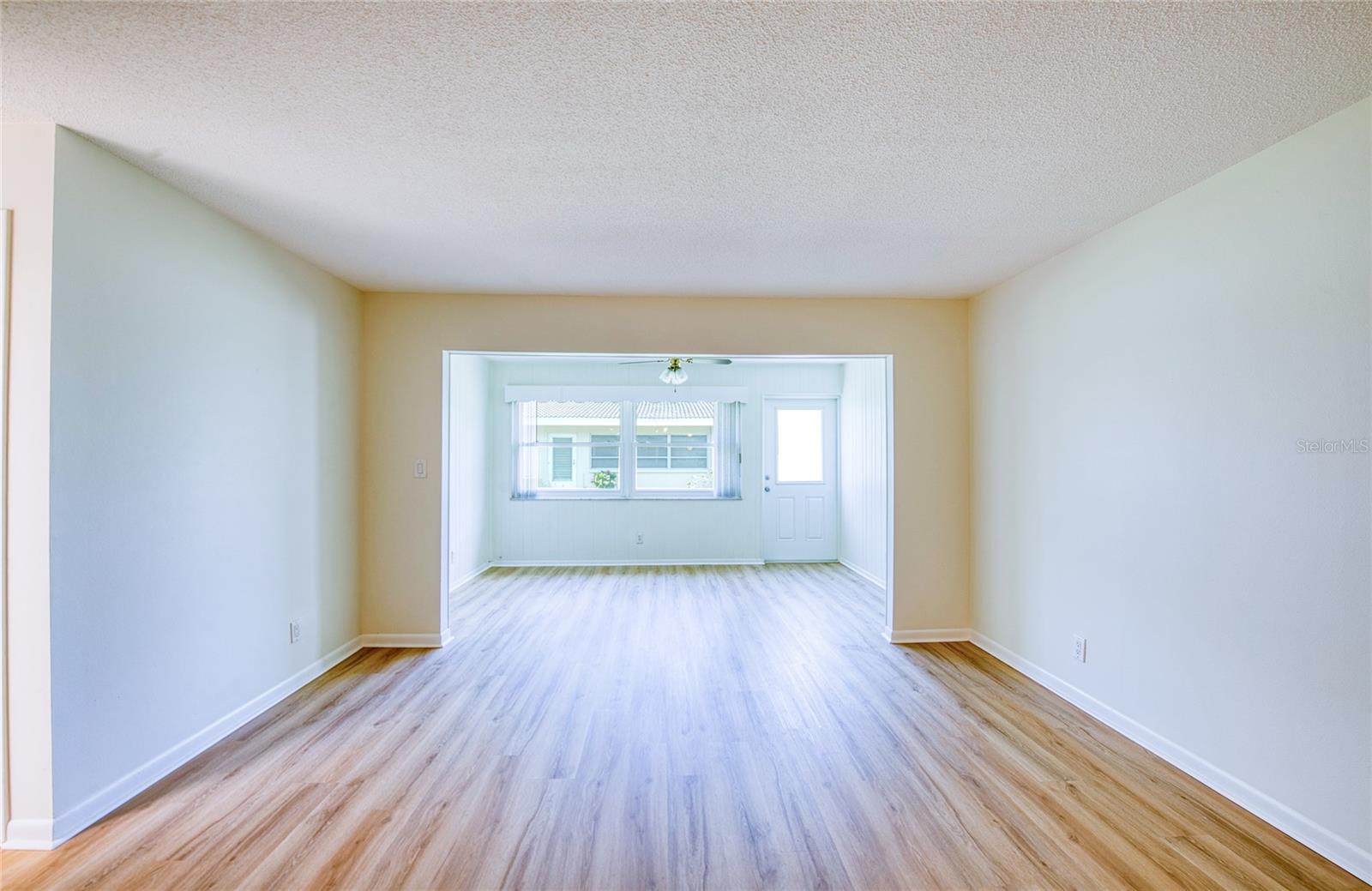 TWIN OAKS APTS - Residential